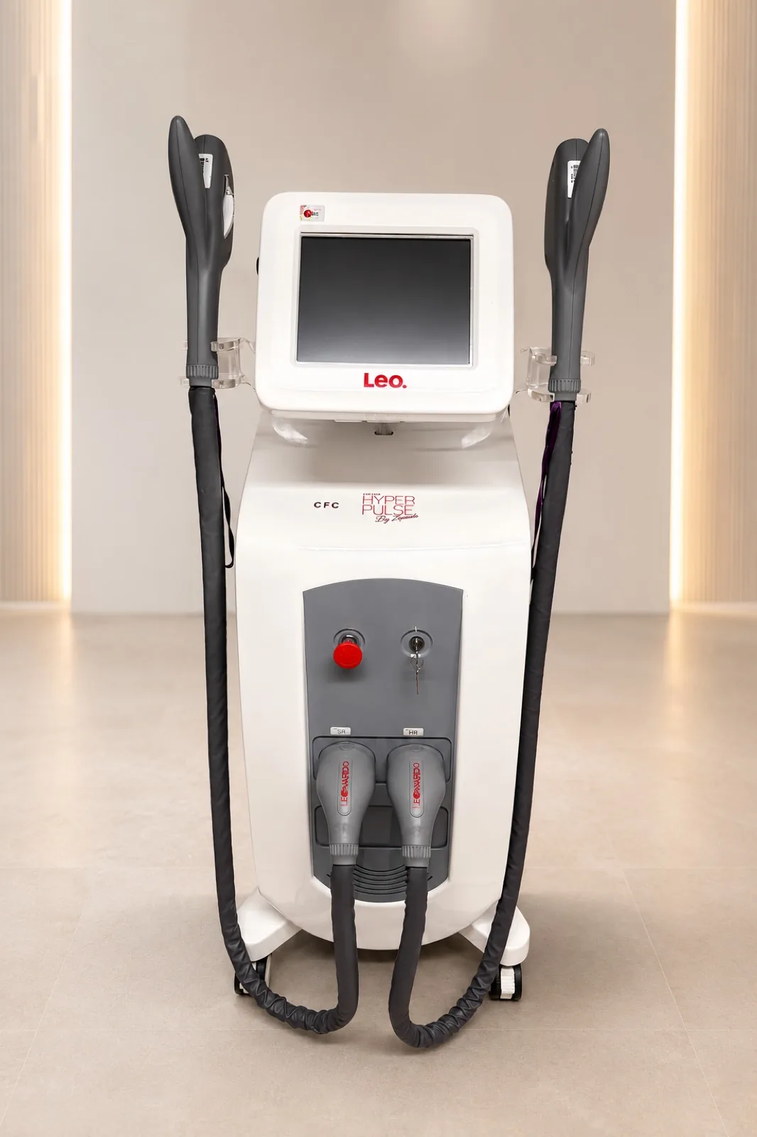 Hyperpulse-Gerät für dauerhafte Haarentfernung im Studio von La Coiffeur