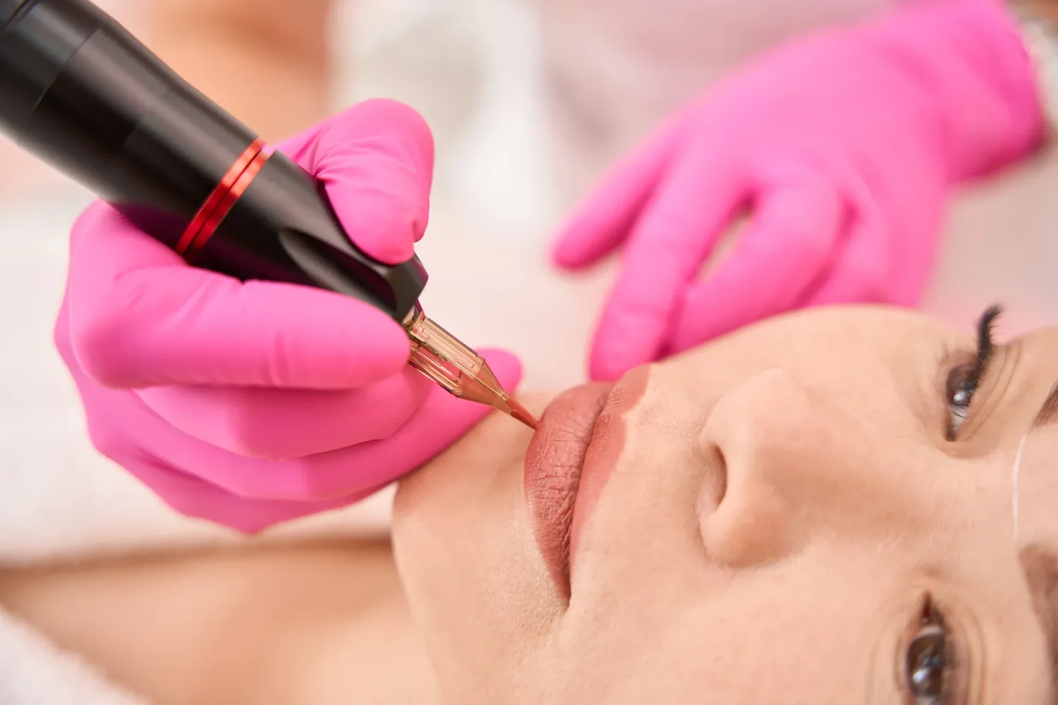 Permanent-Make-up-Behandlung an den Lippen